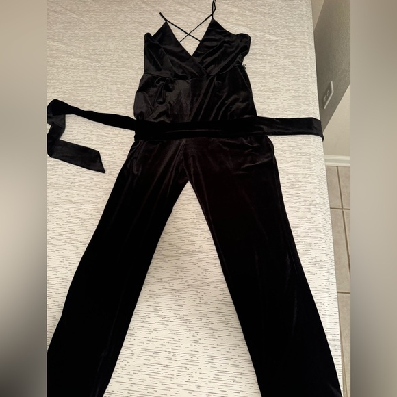 Black velvet Romper - Picture 1 of 4